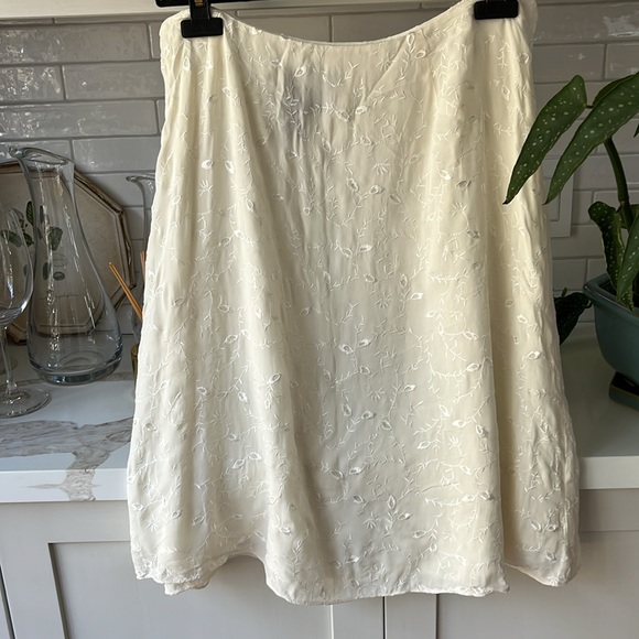 VGUC 100% silk Lauren Ralph Lauren white embroidered A-line skirt - Picture 5 of 7